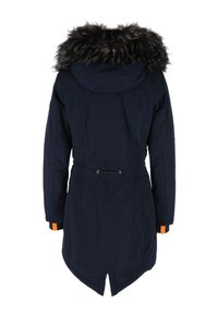 Marineblauer Parka mit einer Kapuze aus Kunstfellbesatz, verstellbarem Kordelzug in der Taille und orangefarbenen Akzenten an den Bündchen. Lange Ärmel und ein abgerundeter Rückensaum.