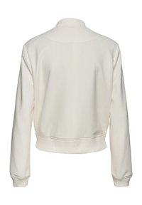 Blouson aviateur court blanc en tissu lisse, doté d'un col et de poignets côtelés, avec un dos uni sans ornements supplémentaires.