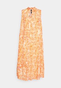 Ærmeløs orange kjole med blomsterprint, letvægtsstof og nøglehuludskæring med rynkedetalje.