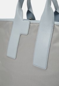 Furla ARCO FLY TOTE - Velika torba - cenere/celestial/artemisia