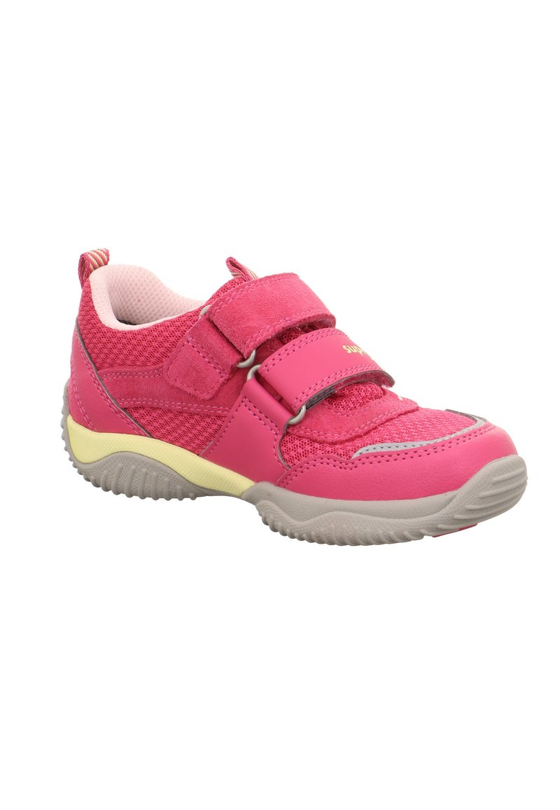 Das pinkfarbene Sportschuh für Kinder hat zwei verstellbare Klettverschlüsse, ein Netzgewebe und eine strukturierte beige Sohle.