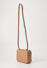 Calvin Klein LINE QUILT - Borsa a tracolla - lion