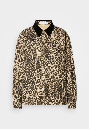 Leoparda raksta krekls, kas izgatavots no mīkstas auduma, ar melnu apkakli, pogu priekšpusi un divām krūšu kabatām, lai pievienotu detaļas.