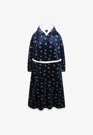 Marineblå fleece-kåbe med stjernemønster, der har en blød hvidforet hætte, lange ærmer og en snoretræk i taljen med hvid kant.