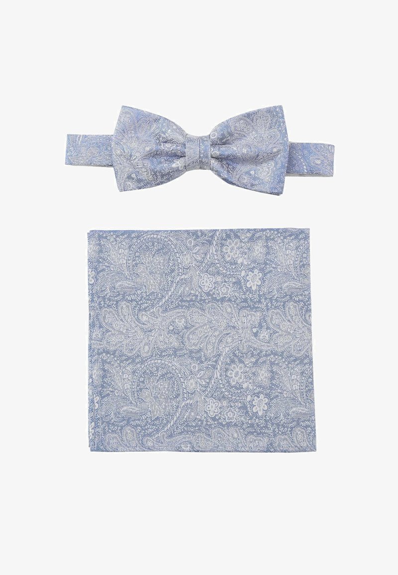 Blaues Schmetterlingskrawatte- und Taschentuch-Set mit einem Paisleymuster, das ausgeklügelte weiße Blumenmuster auf strukturiertem Stoff zeigt.