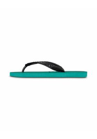 Flip-flop met een teal rubberen zool en een zwarte gestructureerde band, voorzien van een licht verhoogd patroon voor grip.