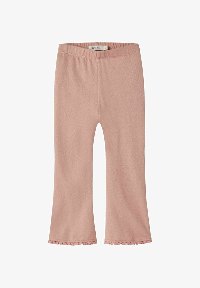 Μαλακό ροζ παντελόνι για νήπια με ελαστική μέση και διακριτική βολάν στα ανοίγματα των ποδιών, κατασκευασμένο από υφή ύφασμα.
