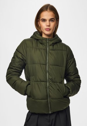 Pieces, PCBEE NEW SHORT PUFFER JACKET - Зимно яке - forest night