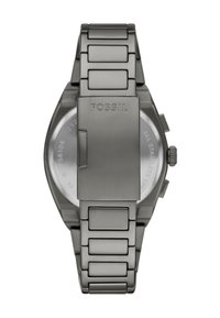 Montre en acier inoxydable gris avec une surface polie, dotée d'un bracelet à maillons et d'un boîtier rond ; logo gravé sur le fermoir.
