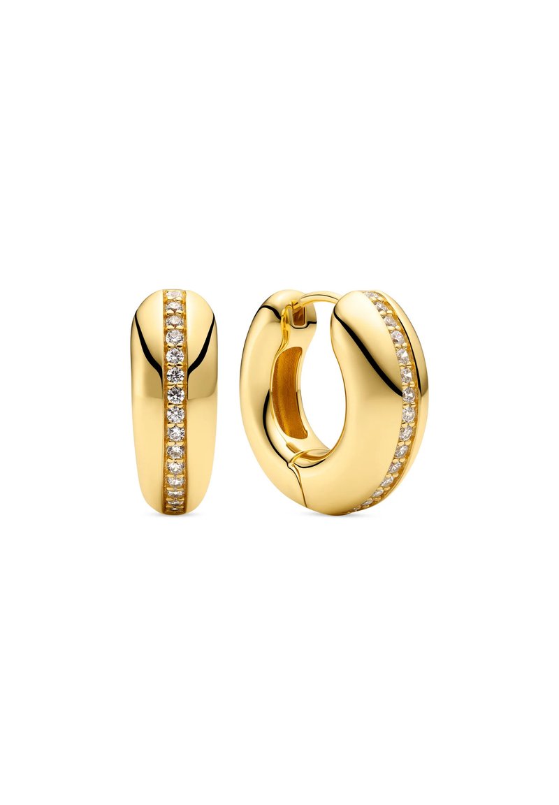 Guldfärgade hoops örhängen med en slät, rundad design, som har en rad klara stenar längs kanten för extra detalj.