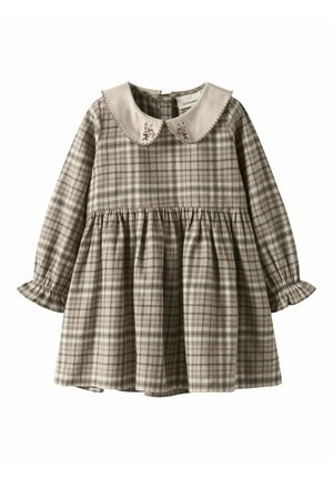 Rutigt klänning i jordnära toner, med rund halskrage med broderi, långa ärmar med volangärmar och en veckad bodice för volym.