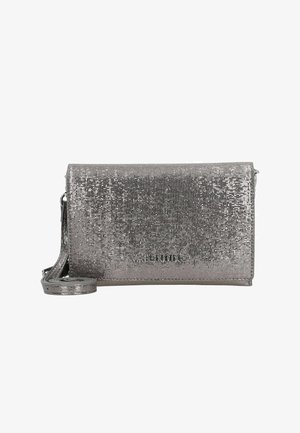 Silberne Clutch-Tasche mit Pailletten, glatter Oberfläche, rechteckiger Form, Reißverschluss und verstellbarem Riemen. Auf der Vorderseite prägtes Logo.