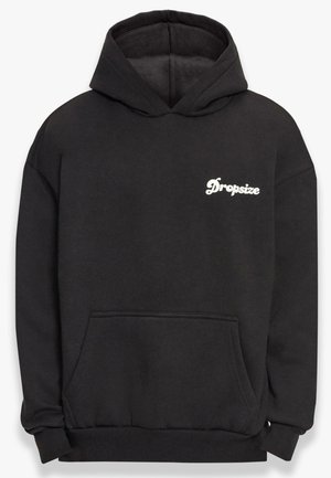 Sweatshirt à capuche noire en matériau doux. Poche avant, poignets côtelés et logo blanc "Dropsize" sur la poitrine gauche.