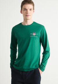 GANT MEDIUM ARCHIVE SHIELD - Langarmshirt - deep forest green