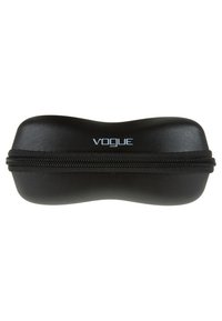 Étui à lunettes rigide noir avec une texture lisse, une forme courbée, une fermeture à zip et le logo "VOGUE" en bleu clair sur le dessus.