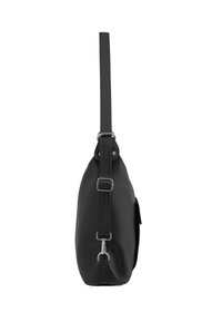 Bolso de mano de cuero negro con un acabado texturizado, que cuenta con una sola correa ajustable, herrajes en plata y un bolsillo delantero.