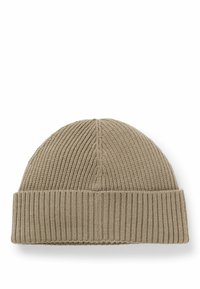 Gorro de punto en beige claro, con diseño acanalado y puño enrollado para mayor comodidad. Textura suave, silueta simple, adecuado para un uso casual.