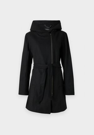 Manteau noir à capuche avec fermeture éclair frontale, taille à nouer et poches latérales. Fabriqué dans un matériau lisse avec un design simple et élégant.