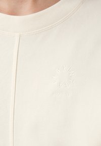 Thumbnail Image 4