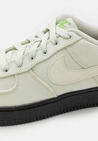 Nike Sportswear AIR FORCE 1 3 UNISEX - Trainers - sea glass/black/chlorophyll