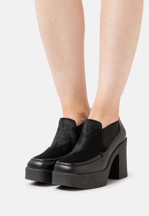 ELSA - Nilkkurit - black