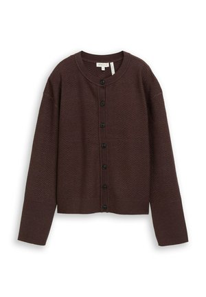 Cardigan en maille marron foncé à manches longues avec des boutons noirs sur le devant, sur fond blanc.