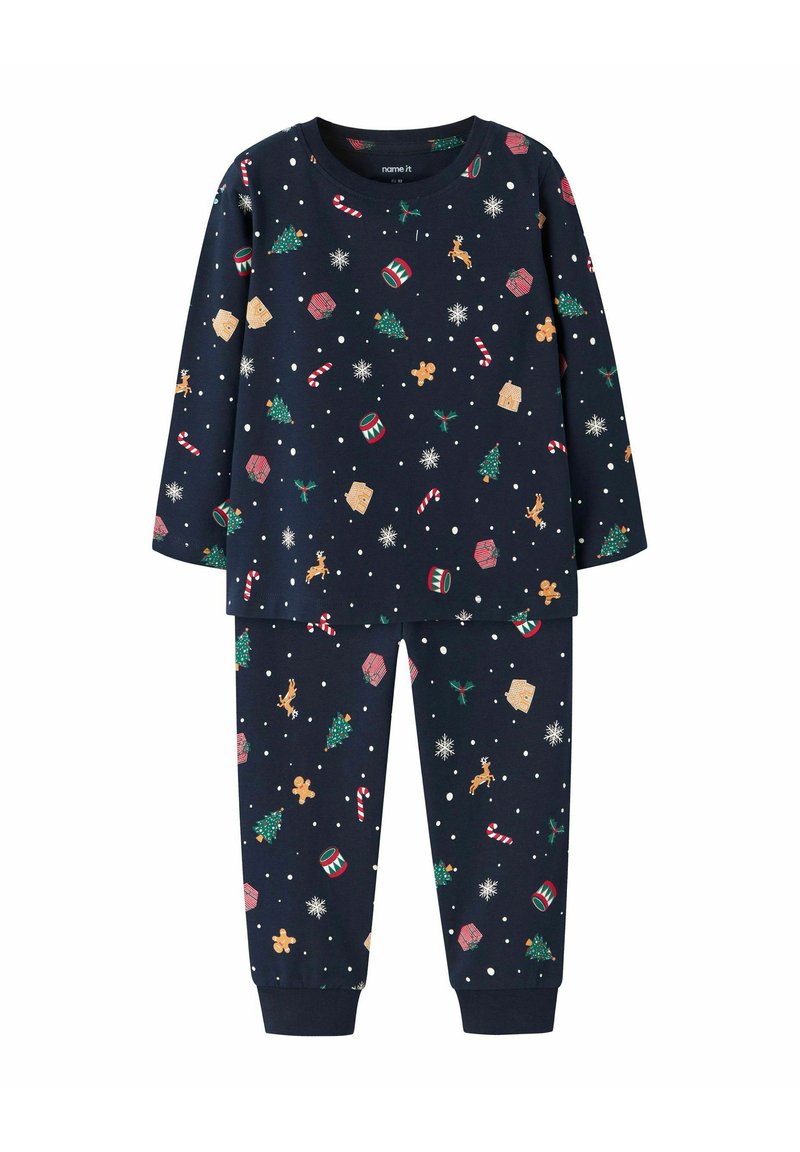 Ensemble de pyjama bleu marine en coton doux, présentant un imprimé festif avec des sapins de Noël, des cannes de Noël, des rennes et des flocons de neige. Manches longues et pantalon.