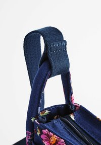 Cath Kidston MINI MESSENGER - Keresztpántos táska - navy floral bunches