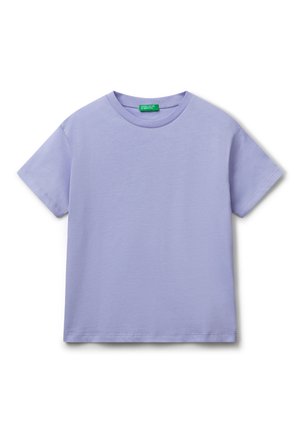 T-shirt di cotone viola chiaro con scollo tondo e maniche corte. Design semplice, senza motivi, texture liscia e orlo dritto.