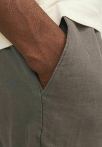 Jack & Jones Kratke hlače - dark brown