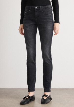 SOPHIE - Kitsa lõikega teksad - denim black