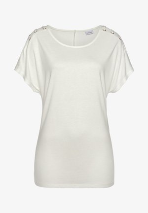 Biała bluzka z krótkim rękawem z miękkiego materiału, z okrągłym dekoltem i dekoracyjnymi złotymi zdobieniami na ramionach. Prosty, luźny krój.