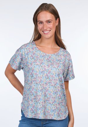 Kurzärmliges Oberteil aus hellblauem Stoff mit floralem Muster in lila, grün und blauen Farbtönen; runder Ausschnitt; lockere Passform.