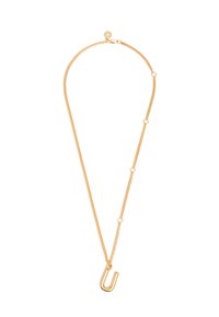 Collar de color dorado con una cadena delgada, que presenta un colgante en forma de U. La cadena incluye eslabones circulares para agregar textura y detalle de diseño.