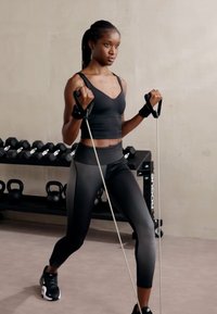 Nike Performance ALATE - Vidutiniškai krūtinę prilaikanti sportinė liemenėlė - black/cool grey