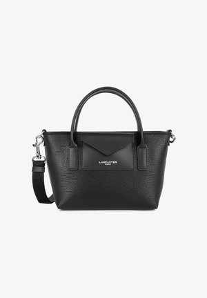 Borsa a mano in pelle nera con superficie texturizzata, due manici, tracolla removibile e patta frontale con logo.
