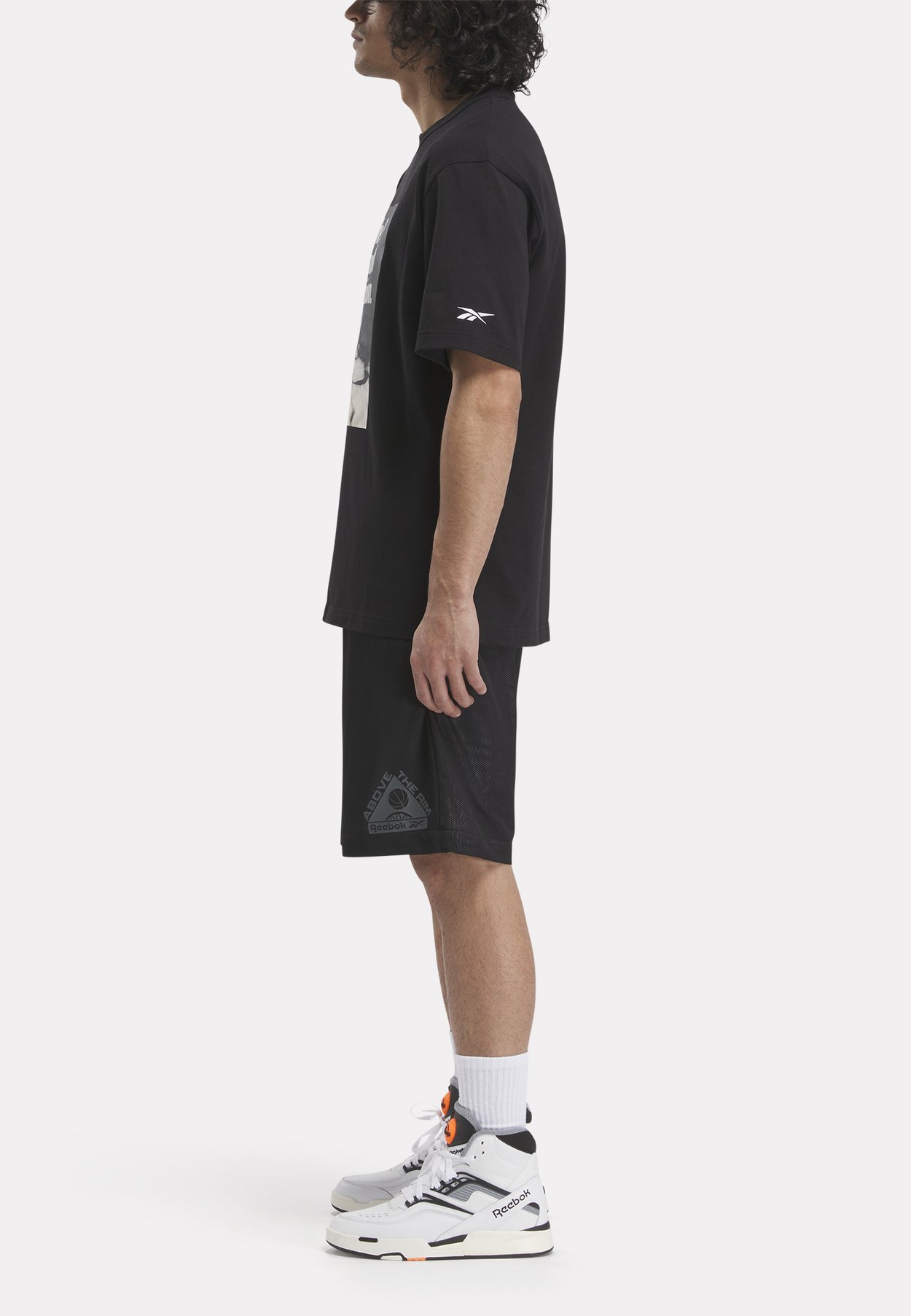 GRAPHIC SHORT SLEEVE BASKETBALL PUMP