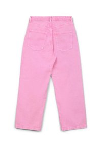 Pantaloni in denim rosa con design a gamba dritta, cinque tasche e vestibilità rilassata. Il tessuto ha una texture morbida e dettagli di cucitura sottili.