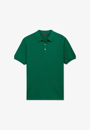 Polo verde a maniche corte con colletto e tre bottoni bianchi sulla patta frontale, mostrata su uno sfondo bianco.