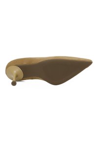Garais purns stiletto papēdis gaiši brūnā zamšā. Iespējo apaļš papēža vāks un teksturēta gumijas zolīte. Elegants un moderns dizains.