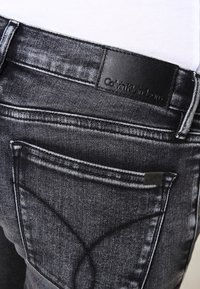 Calvin Klein Jeans Vaqueros pitillo - grey denim