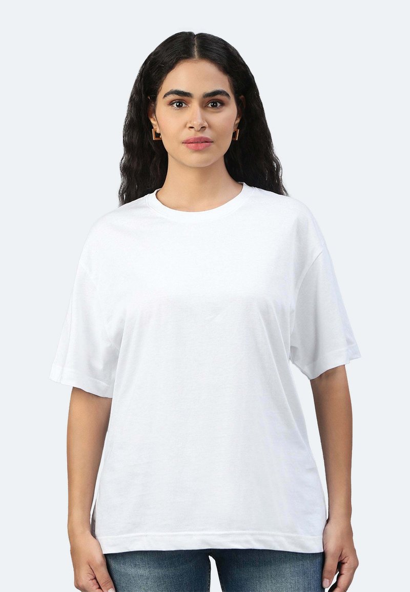 T-shirt bianca in cotone con scollatura rotonda, maniche corte e vestibilità relaxed. Tessuto morbido e senza motivi o accenti visibili.