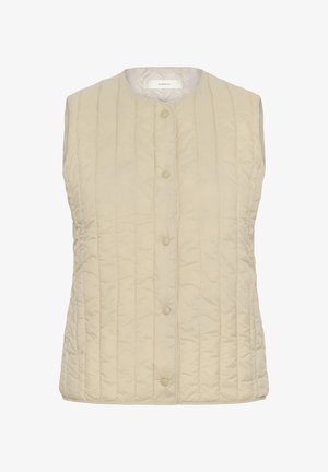 Bež prešit brezrokavnik z navpičnimi šivi in petimi pritisnimi gumbi na sredini spredaj.