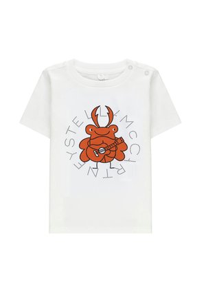 Camicia bianca a maniche corte con un'aragosta arancione da cartone animato che suona la chitarra, circondata da testo puntinato con scritto "STELLA MCCARTNEY."