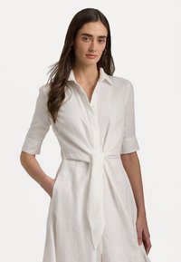 Lauren Ralph Lauren Petite - TIE FRONT LINEN SHIRTDRESS - Marškininė suknelė - white Miniatiūros vaizdas 1