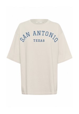 Cremefarbenes T-Shirt mit kurzen Ärmeln und dem Aufdruck "SAN ANTONIO TEXAS" in Hellblau. Hat eine lockere Passform und einen runden Ausschnitt. Weicher Stoff.
