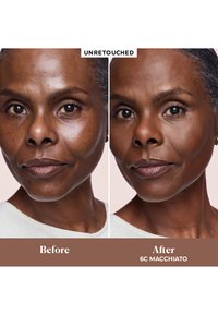 Primer plano de un rostro dividido en dos: el lado izquierdo muestra un tono de piel natural, mientras que el lado derecho presenta una piel más suave con un tono uniforme, ambos con un tono de piel de medio a oscuro.