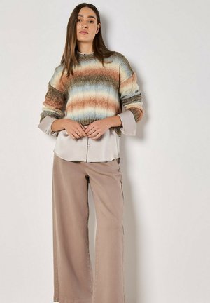 - Sweter
