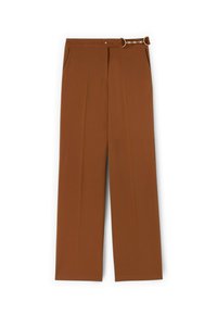 Bruine, wijde broek met een soepele textuur, voorzien van een riem met zilverkleurige hardware, twee zijzakken en een rechte snit.