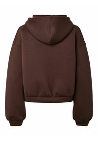 Felpa corta marrone con cappuccio, maniche lunghe con polsini elasticizzati e una finitura in tessuto morbido e testurizzato. Nessun logo o motivo visibile.